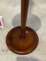 Pied de lampe en bois et placage, le fût gainé à tablette ci… (photo 4)