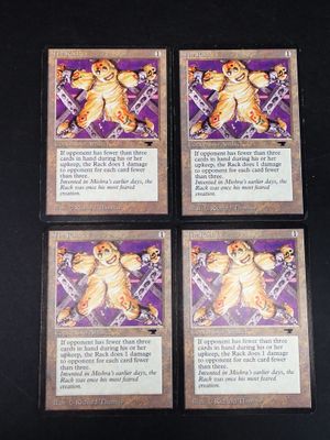 quatre cartes représentant un tigre, posées sur une table