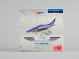 une image représentant une maquette bleu et blanc d'un petit avion