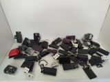 de nombreux appareils électroniques posés sur une table