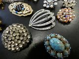many different types of brooches on a table