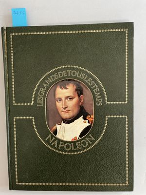 un vieux livre sur lequel figure la photo d'un homme en uniforme militaire