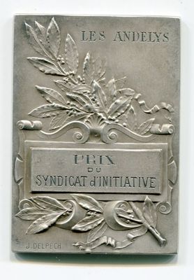 plaque en argent sur laquelle figurent le nom d'une plante et des feuilles