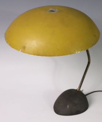 Lampe de bureau en fer, tôle et laiton