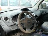 tableau de bord d'une voiture avec un volant et un tableau de bord sales