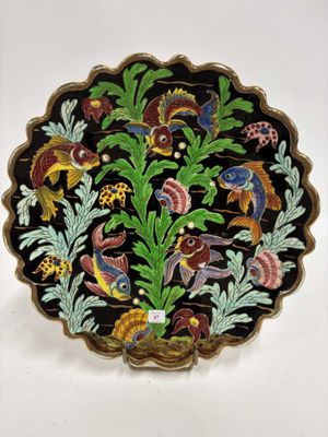 l'image d'une assiette décorative ornée d'oiseaux et de fleurs