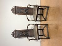 PAIRE de fauteuils caquetoires en bois sculpté.