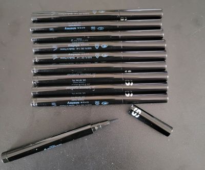 several pens are lined up next to each other on a table