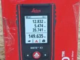 une image représentant une boîte rouge contenant un appareil numérique