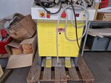 a machine that is sitting on top of a pallet
