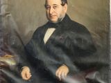 portrait d'un homme en smoking, assis sur une chaise