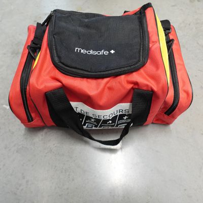 Trousse de secours (vide) DOSSIER 10 : SALLE DE TRAMPOLINES