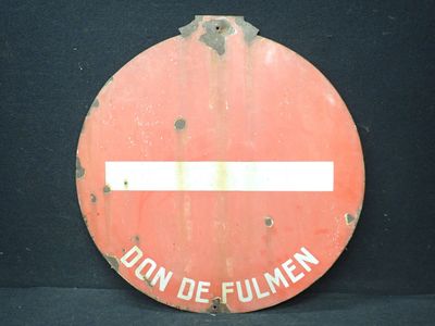 un « Don't » rouge avec le symbole Fulmen sur fond noir