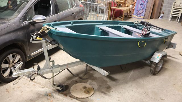 Barque à fond plat de marque FUN YAK 3,50 mètres en plastique ver...