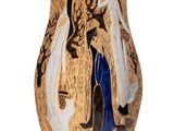 un vase sur lequel sont représentés une femme et un homme