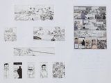 une photo montrant une pile de pages de bande dessinée accrochées au mur