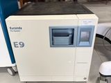l'image d'une machine posée sur le sol