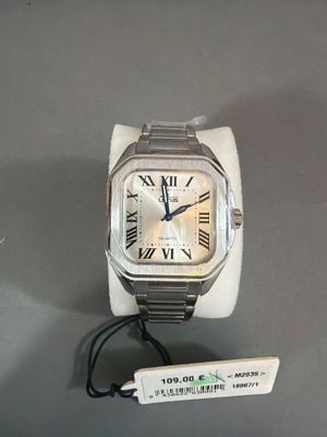 une image d'une montre-bracelet avec des chiffres romains