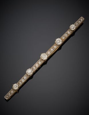 un bracelet en diamants et en or, signé Cartier
