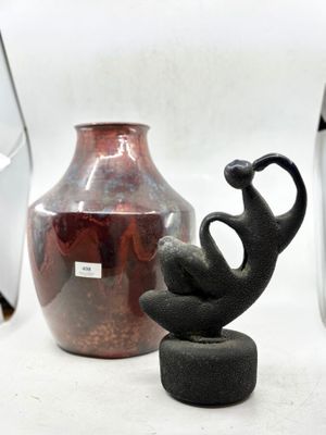 Vase en céramique. Dimensions : Hauteur : 37 cm.