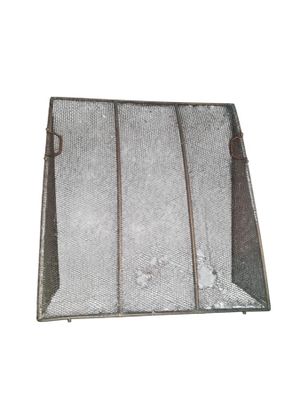 un bagage posé sur une surface blanche