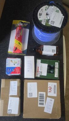 many items that are sitting on a table together