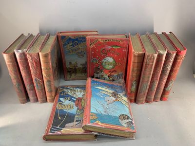 un grand nombre de livres posés sur une table