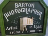 un panneau vert avec l'image d'un appareil photo