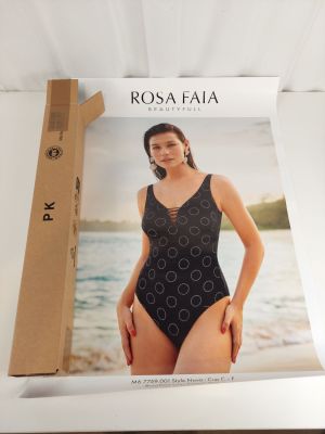 une boîte sur laquelle figure l'image d'une femme en maillot de bain