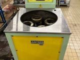 l'image d'une machine installée dans une pièce