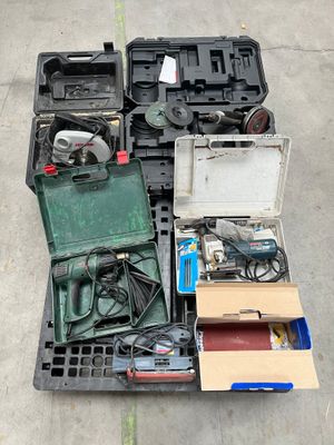a lot of tools that are sitting on the floor