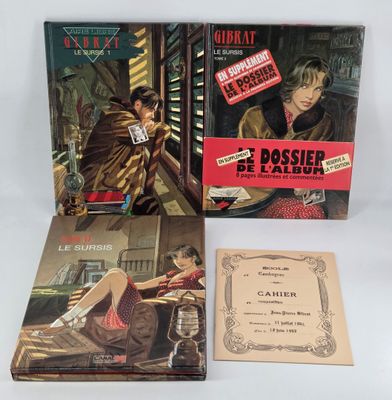 deux livres posés sur une table l'un à côté de l'autre