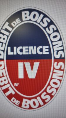 le logo d'une émission de télévision s'affiche à l'écran