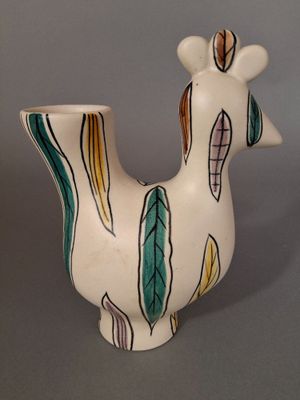un vase blanc orné d'un motif d'oiseau