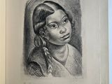 un vieux livre sur lequel figure le dessin d'une jeune fille portant un bandeau