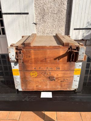 Ancienne caisse Militaire, dimensions exterieur: Largeur 49 …