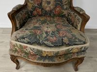 Bergère en bois à garniture fleurie (photo 4)