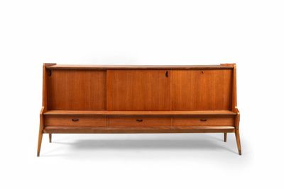 une image représentant un banc en bois avec deux tiroirs en dessous