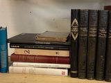 le nombre de livres qui se trouvent sur une étagère dans une pièce