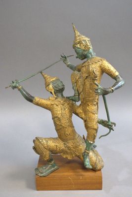 THAILANDE. Groupe figurant un couple de danseurs en bronze à…