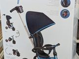 une boîte sur laquelle figure l'image d'une poussette
