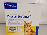 une boîte de Nutribon pour chats posée sur un plan de travail