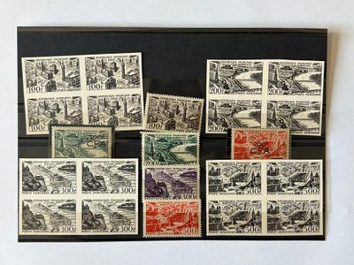 de nombreux timbres exposés au mur