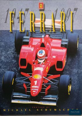 un livre dont la couverture représente une Ferrari de course