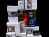 plusieurs boîtes empilées les unes sur les autres