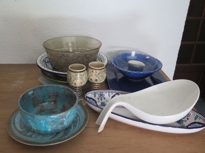 Grands plats en faïence ou grès ou verre
