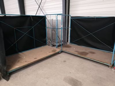 Lot de 3 chariots de stockage dont 1 en mauvaise état