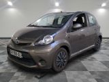 une photo d'une Toyota Aygo dans un showroom