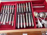 many spoons and spoon spoons in a red box