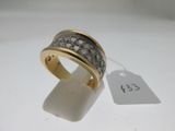 une photo d'une bague en or et diamants avec une étiquette de prix